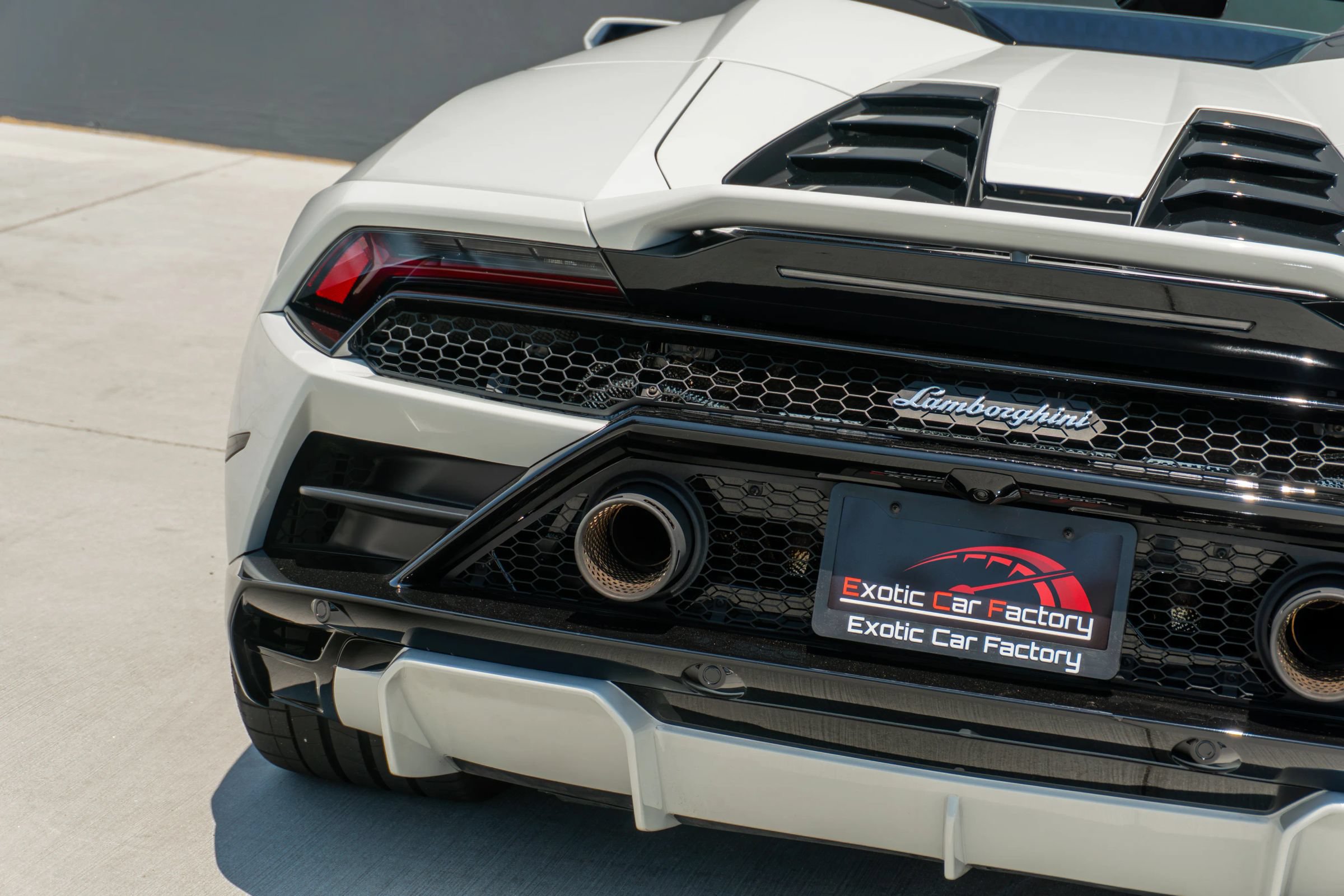 Used 2023 Lamborghini Huracan EVO RWD image 52