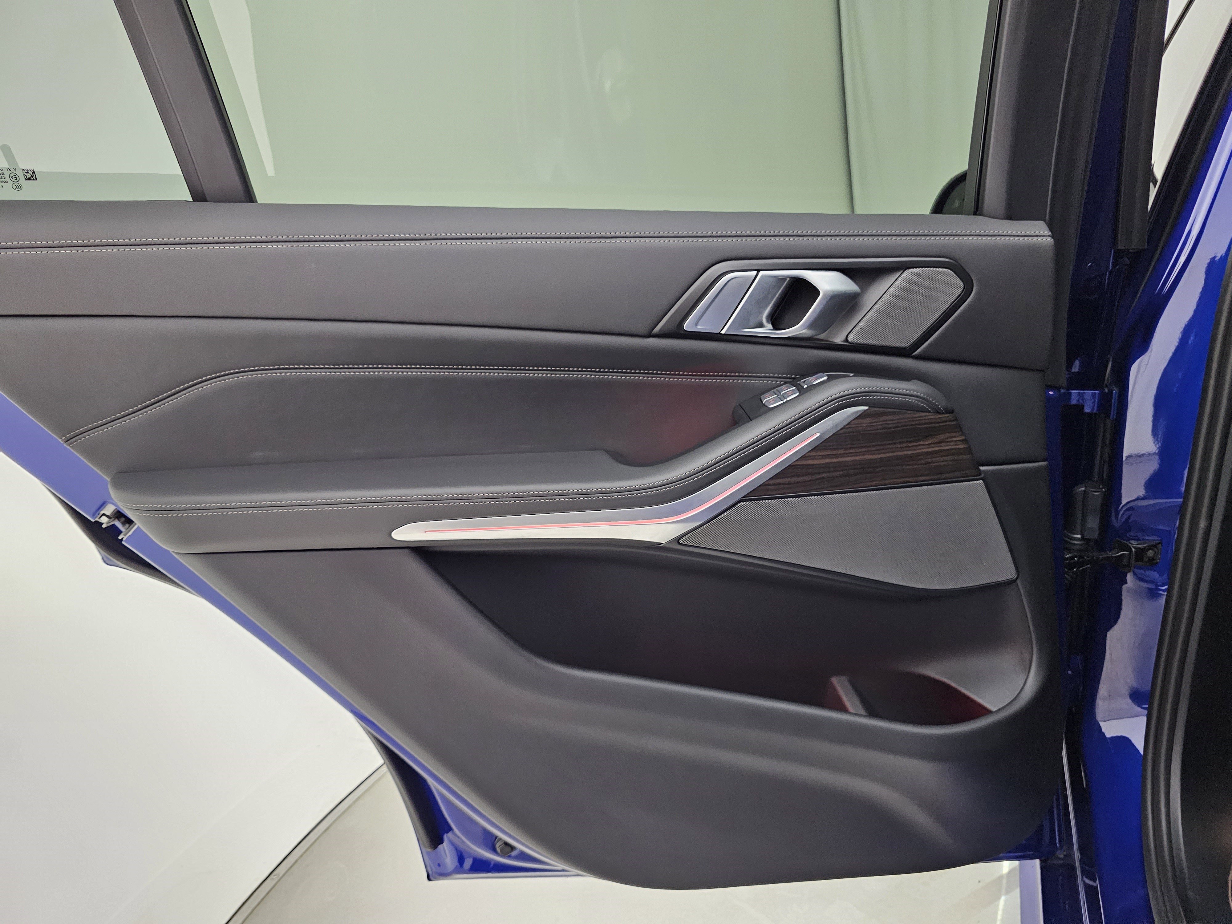 Used 2025 BMW X7 M60i image 28