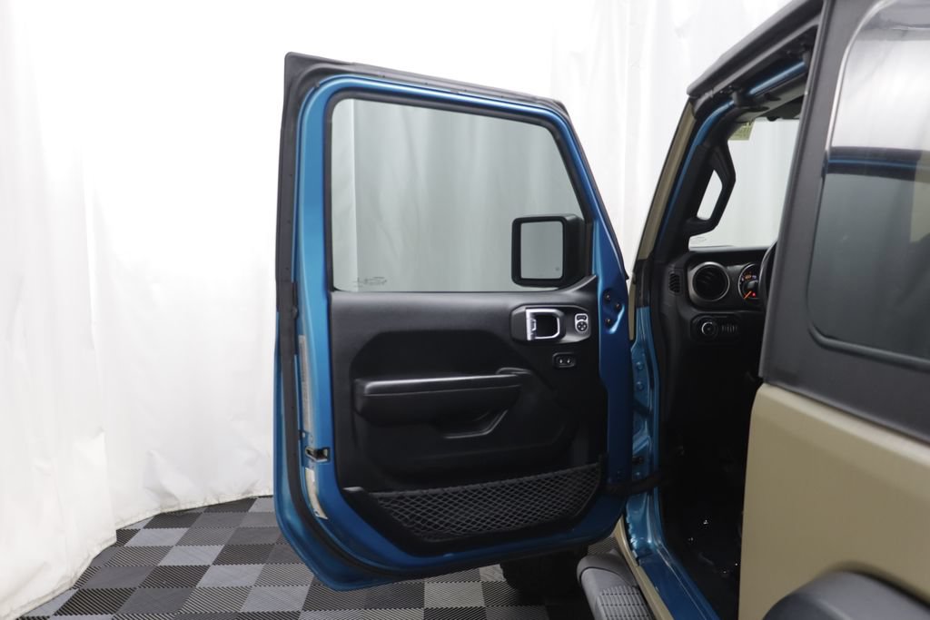 Used 2019 Jeep Wrangler Sport AWD/4WD image 4