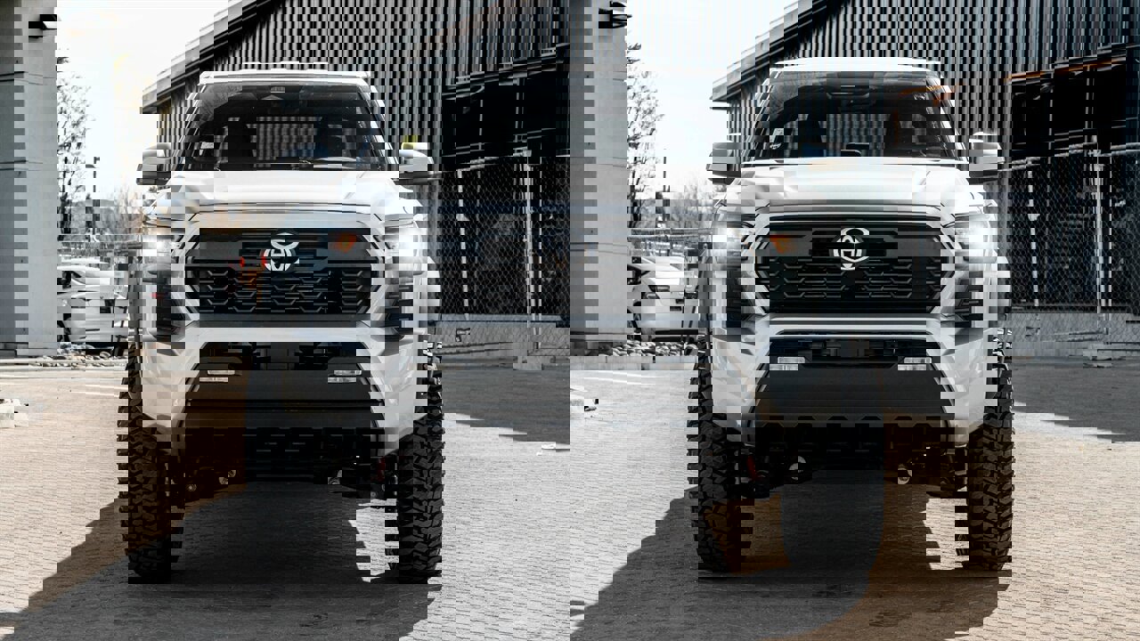 Used 2024 Toyota Tacoma TRD Off-Road image 4