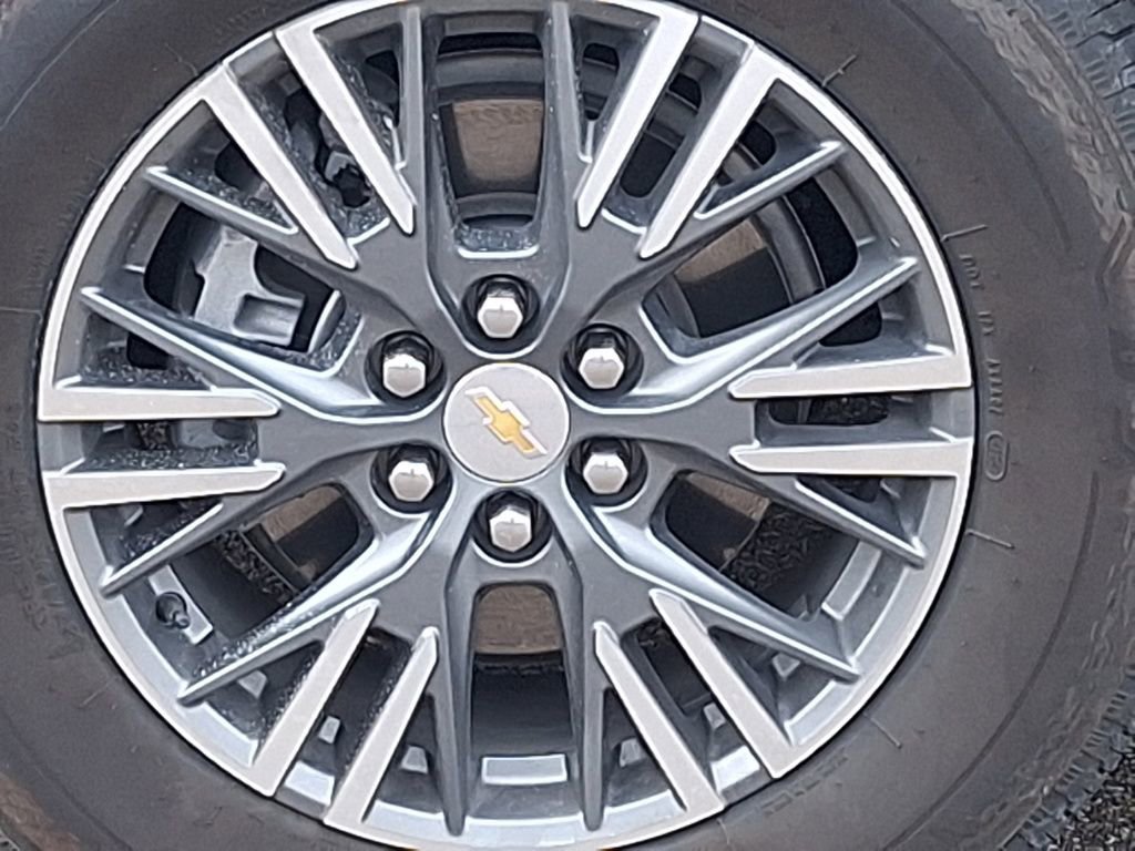 Used 2025 Chevrolet Traverse LT image 18