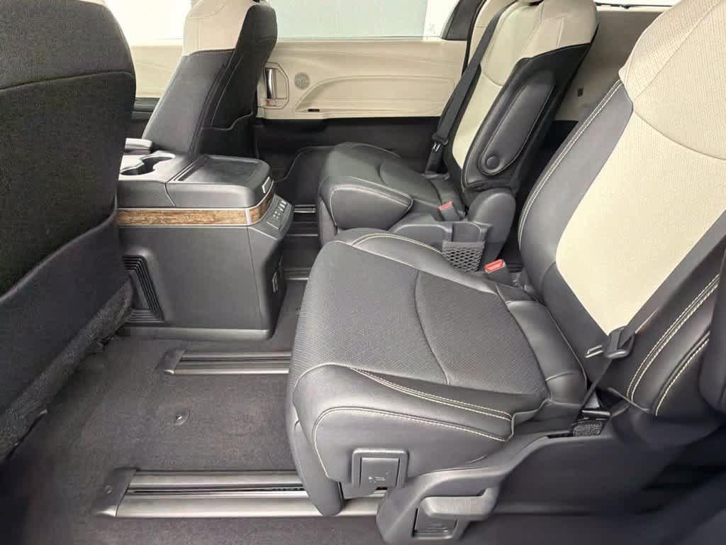 Used 2026 Toyota Sienna Limited FWD image 38