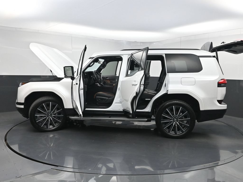Used 2024 Lexus GX 550 w/ Accessory Package (2T) AWD/4WD image 40