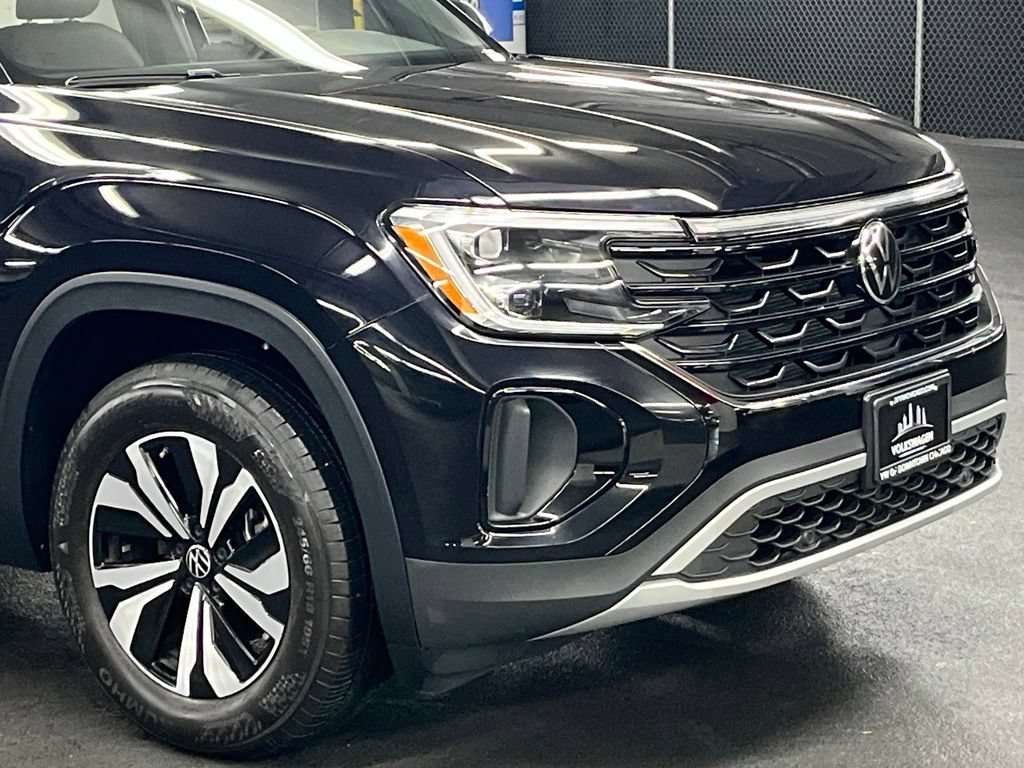 Used 2025 Volkswagen Atlas Cross Sport SE AWD/4WD image 40