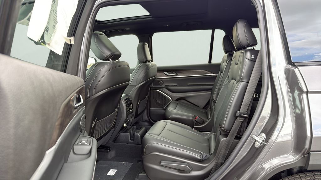 New 2026 Jeep Grand Cherokee L Limited image 23