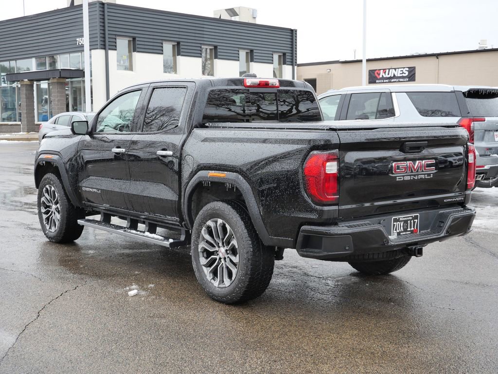 Used 2024 GMC Canyon Denali image 7