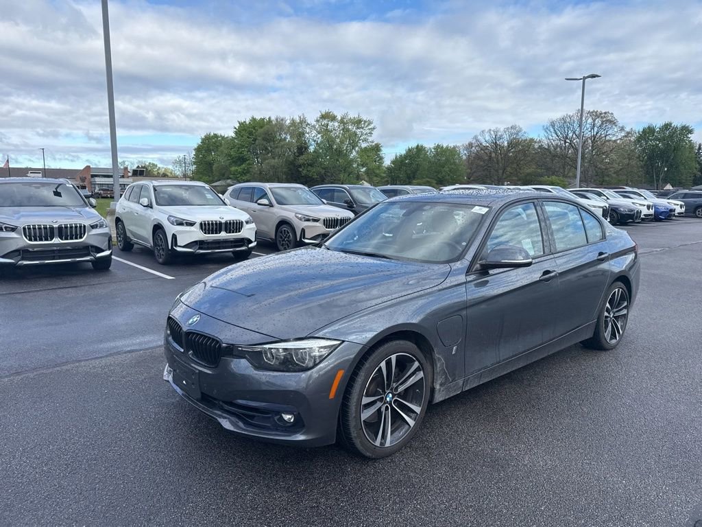 Used 2018 BMW 330e w/ Convenience Package RWD image 3