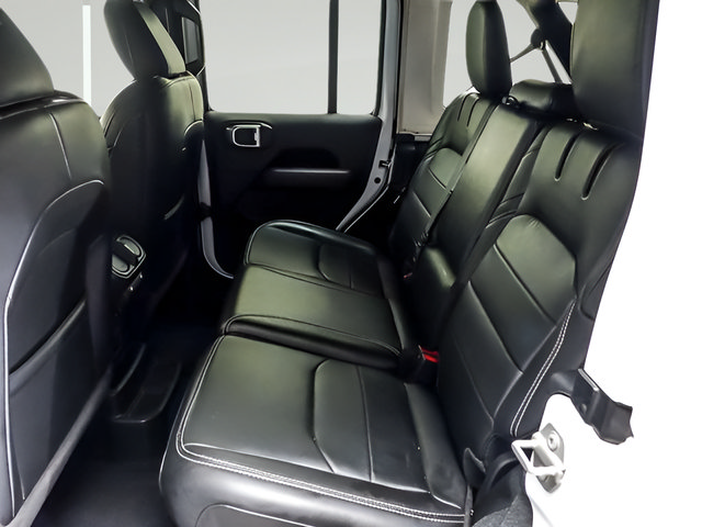 Used 2023 Jeep Wrangler Unlimited Sahara w/ Cold Weather Group AWD/4WD image 10