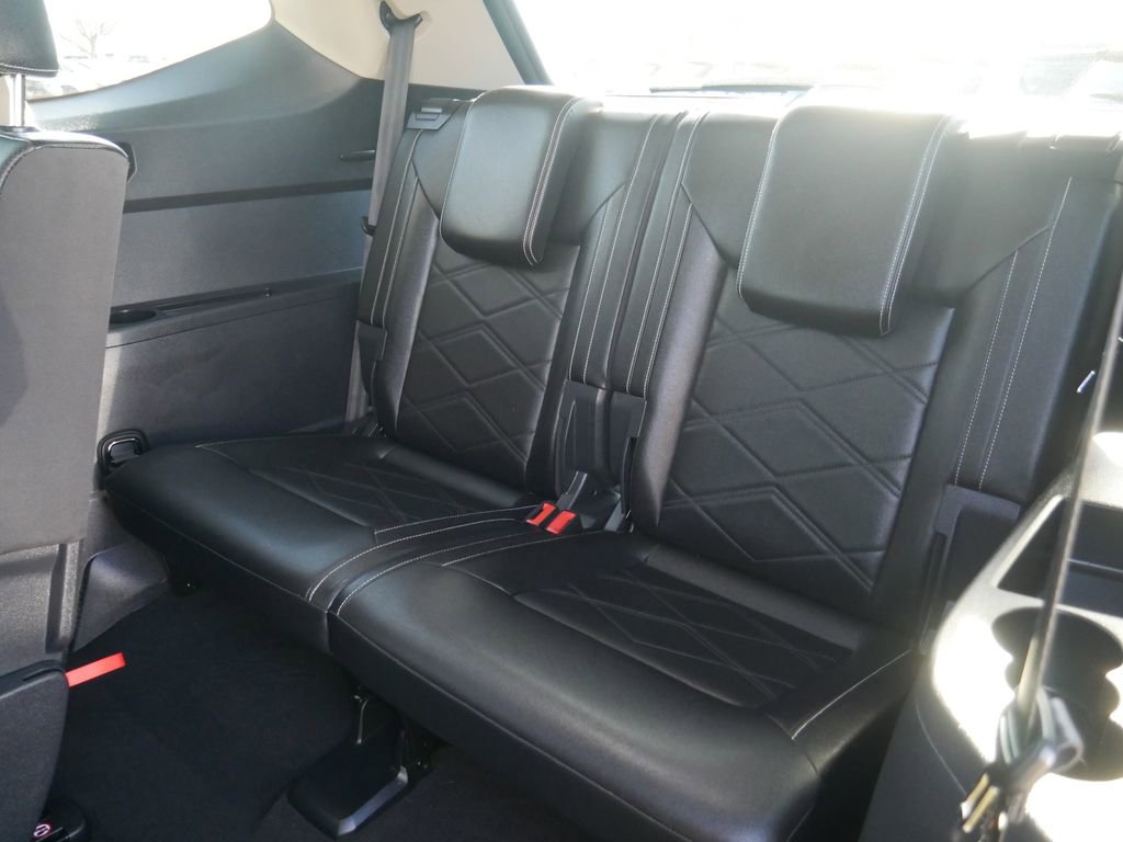 Used 2025 Volkswagen Atlas SE image 17