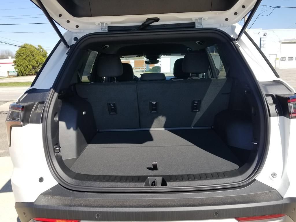 New 2026 Chevrolet Equinox LT w/ Safety and Technology Package FWD image 7
