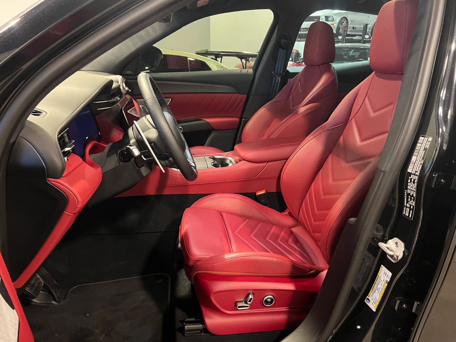 Used 2024 Maserati Grecale Trofeo image 10