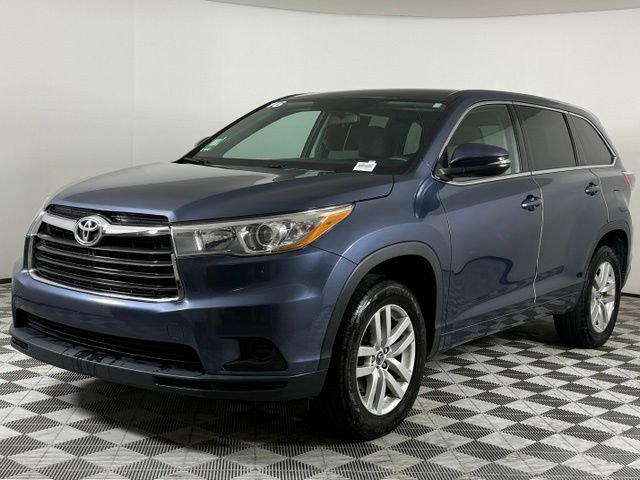 Used 2016 Toyota Highlander LE FWD image 2