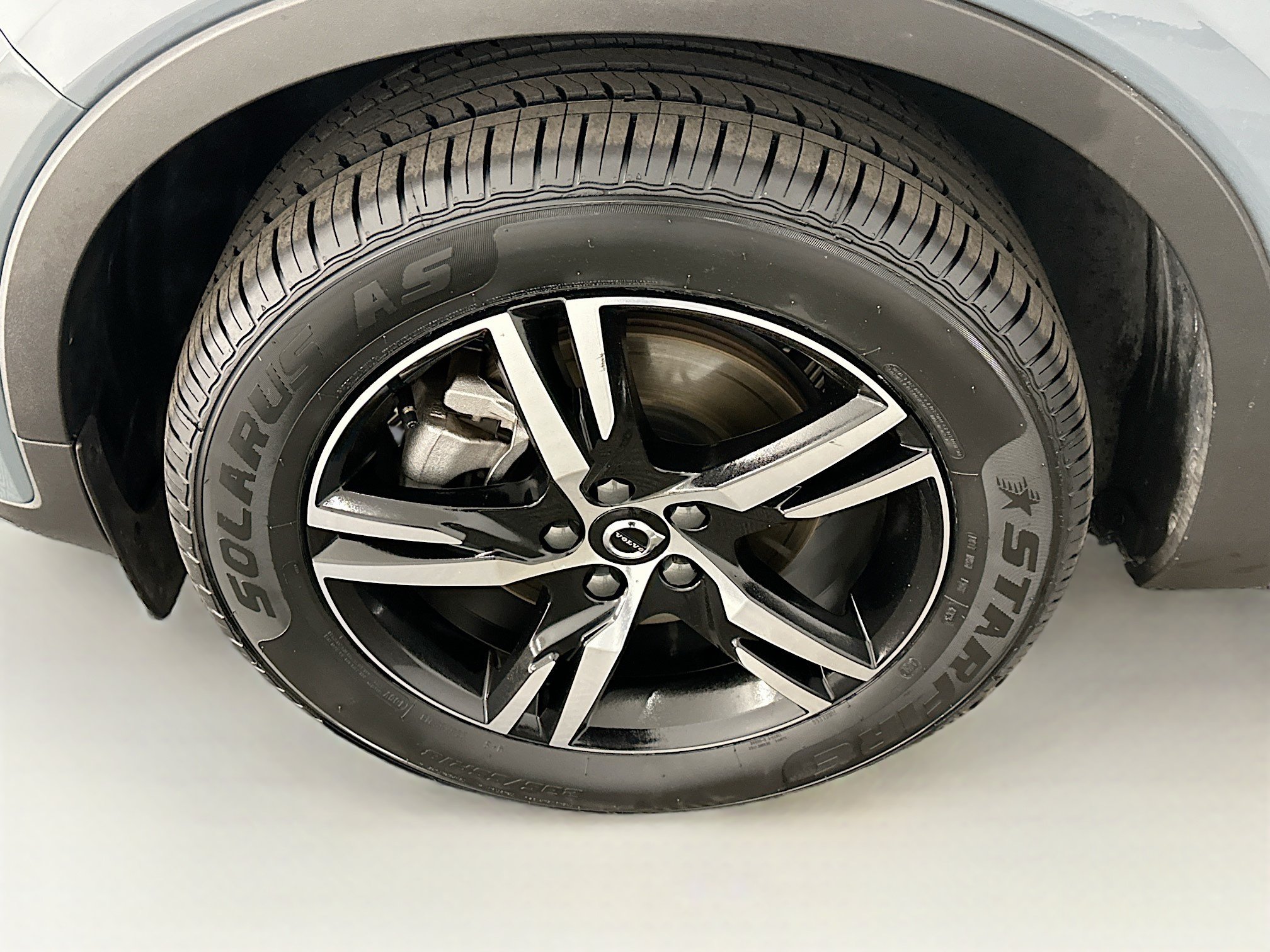 Used 2023 Volvo XC40 B5 Plus AWD/4WD image 11