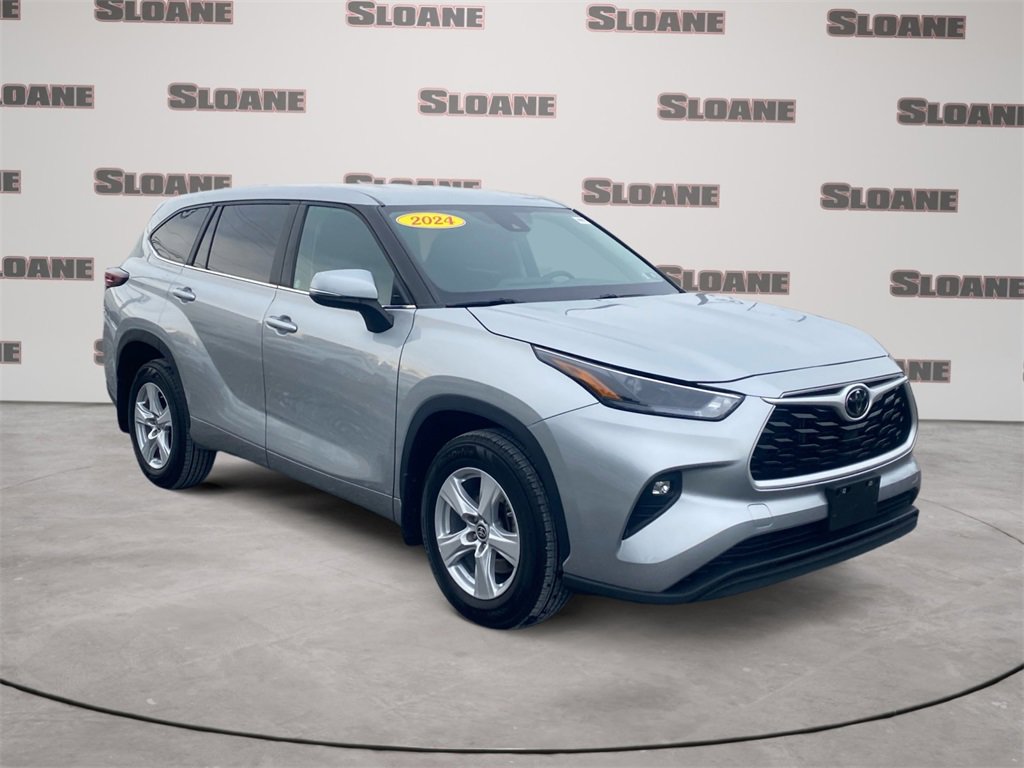 Used 2024 Toyota Highlander LE image 7