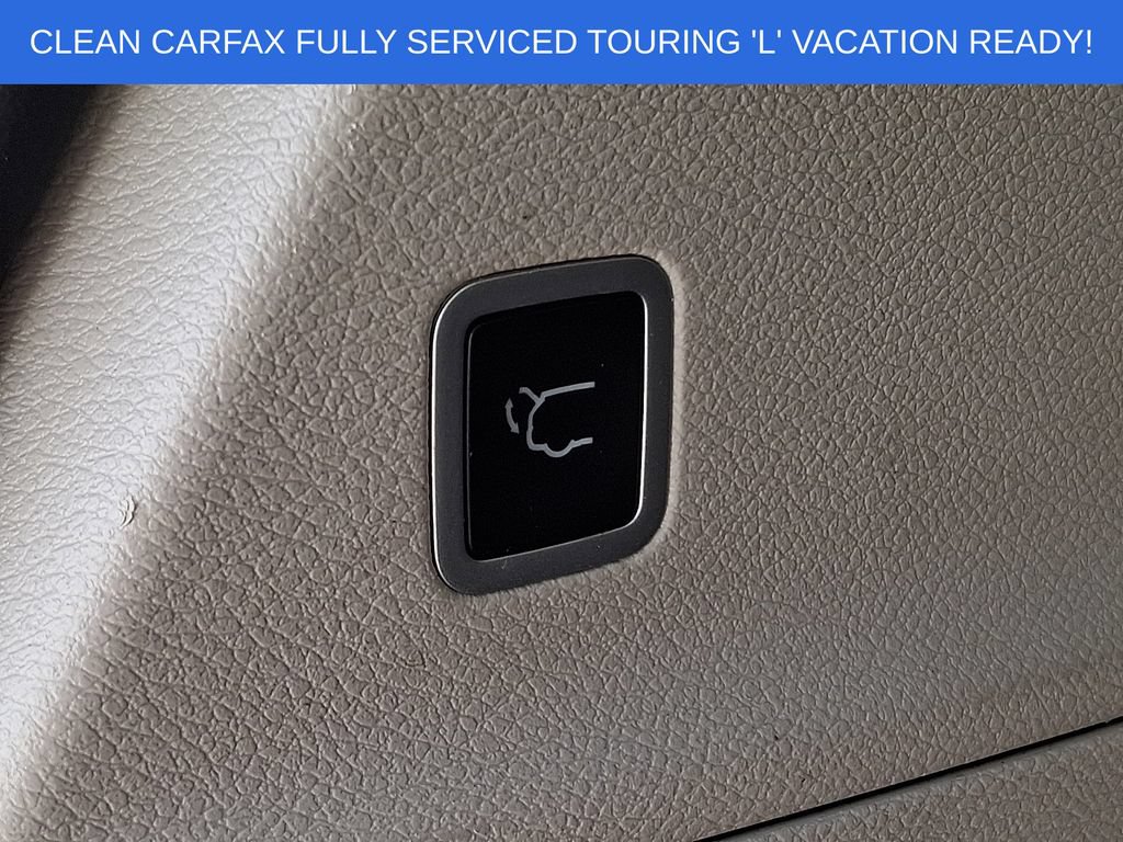 Used 2023 Chrysler Pacifica Touring-L FWD image 31