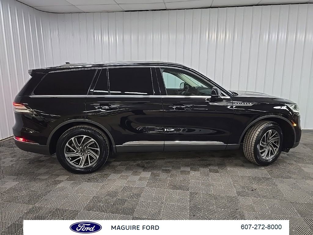Used 2022 Lincoln Aviator Standard w/ Elements Package image 2