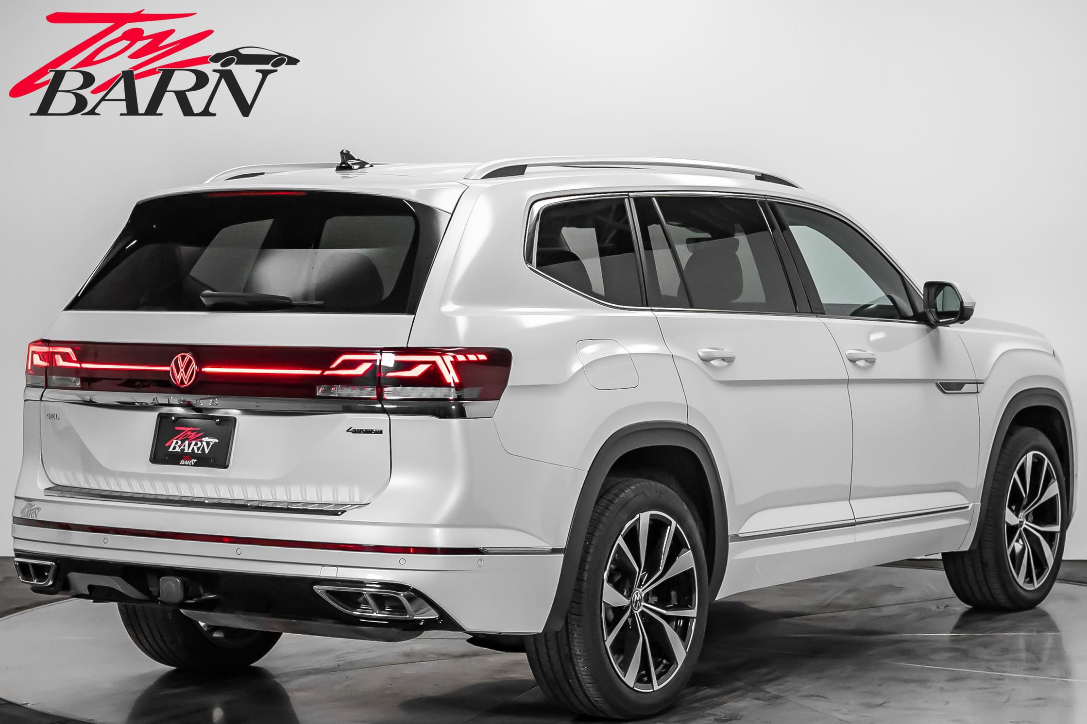 Used 2024 Volkswagen Atlas SEL Premium R-Line image 5