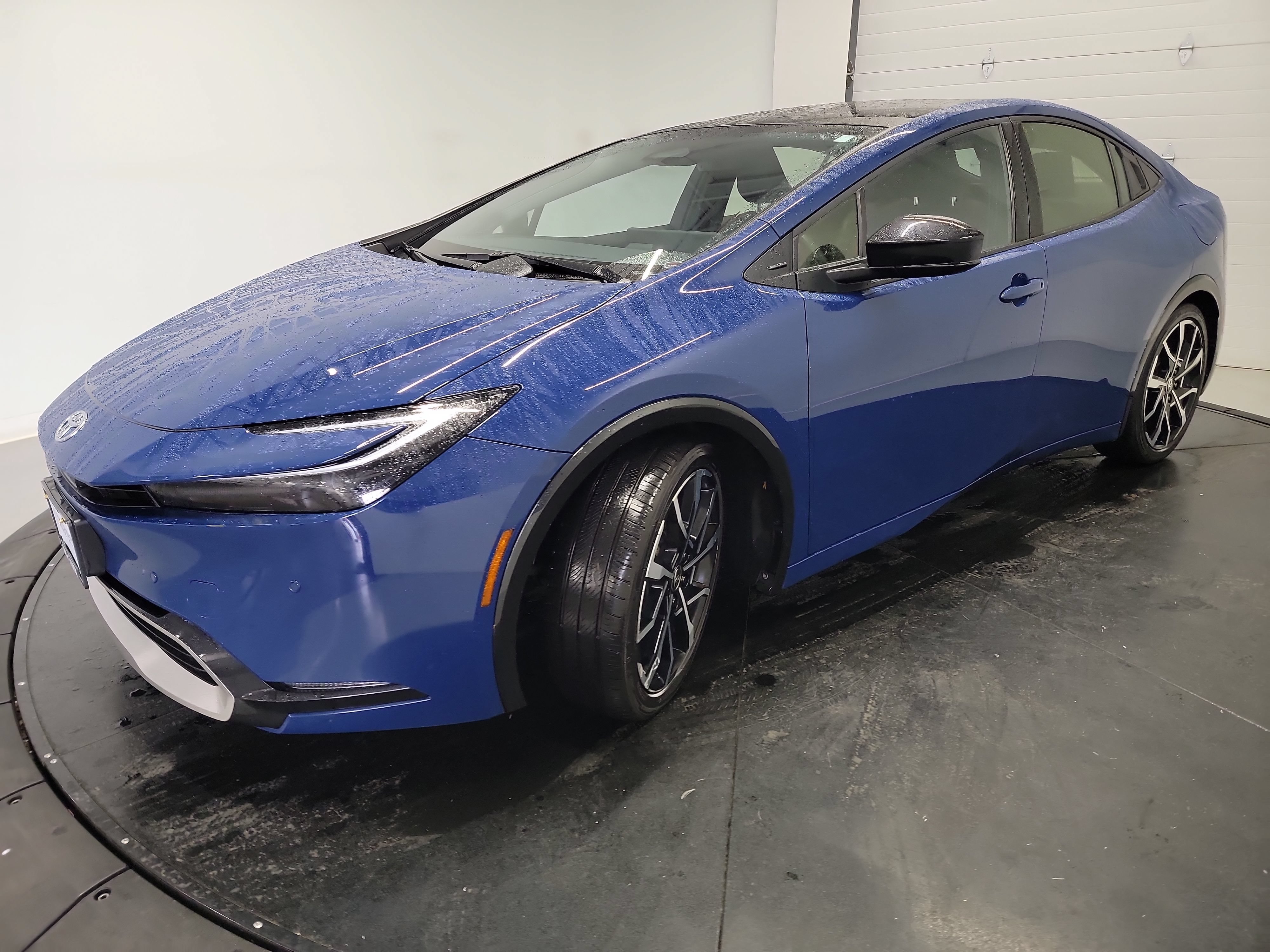Used 2023 Toyota Prius Prime Premium FWD image 3