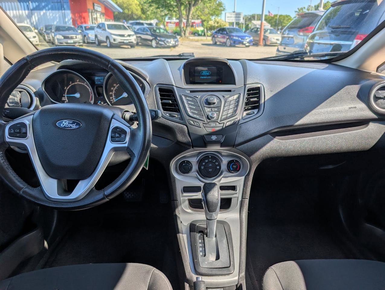 Used 2015 Ford Fiesta SE FWD image 28