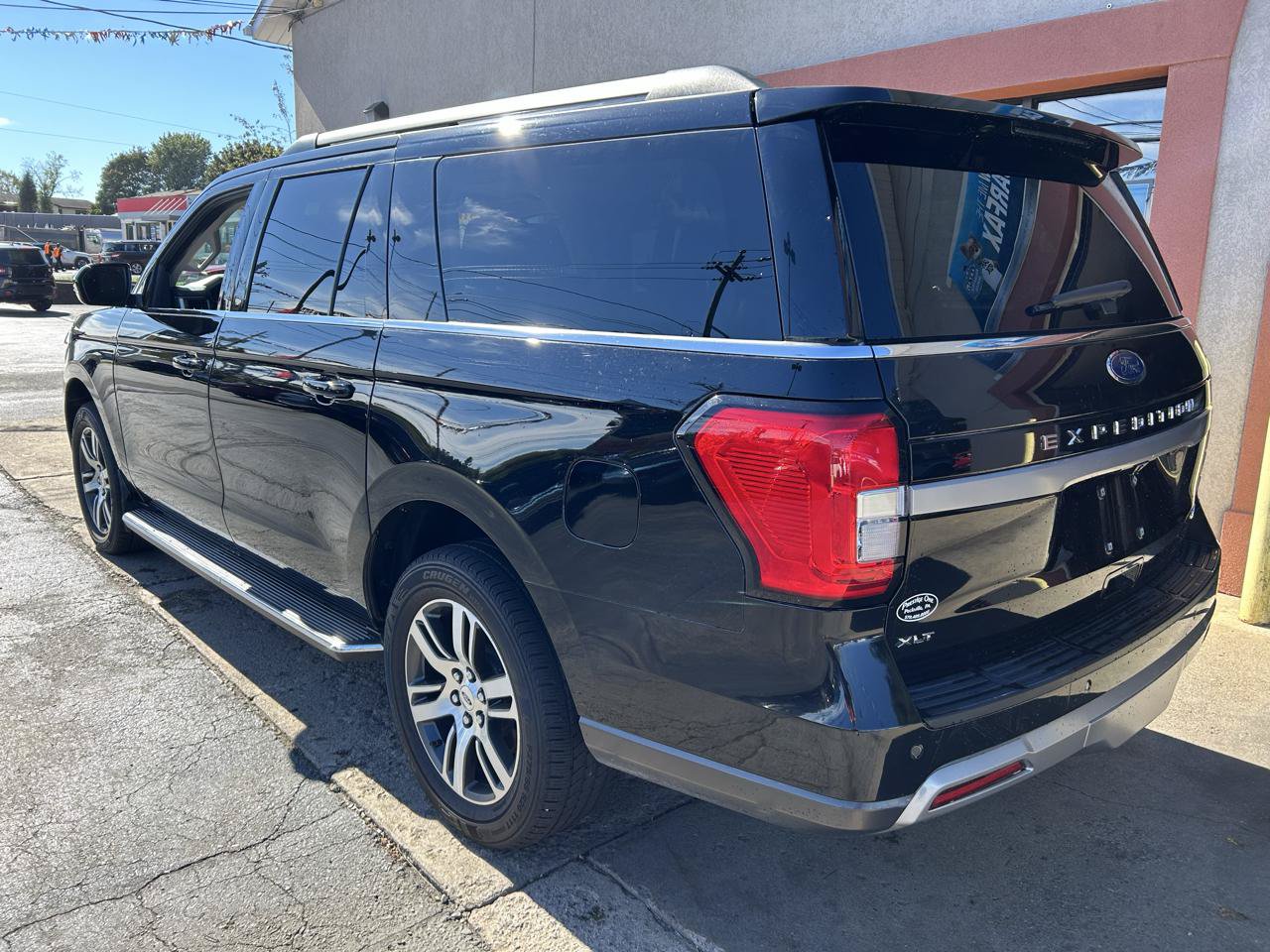 Used 2022 Ford Expedition Max XLT AWD/4WD image 4
