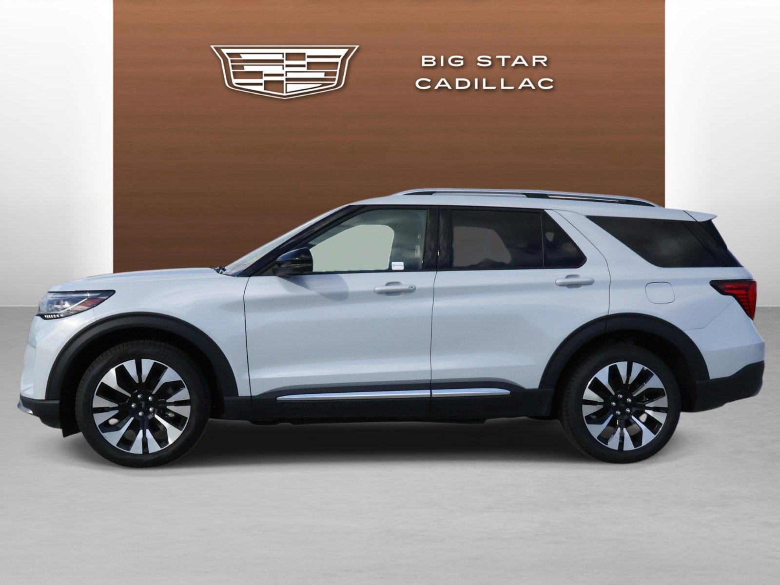 Used 2025 Ford Explorer Platinum w/ LUX Leather Package image 2