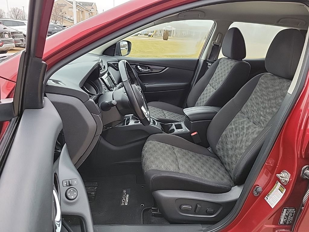 Used 2022 Nissan Rogue Sport SV image 8