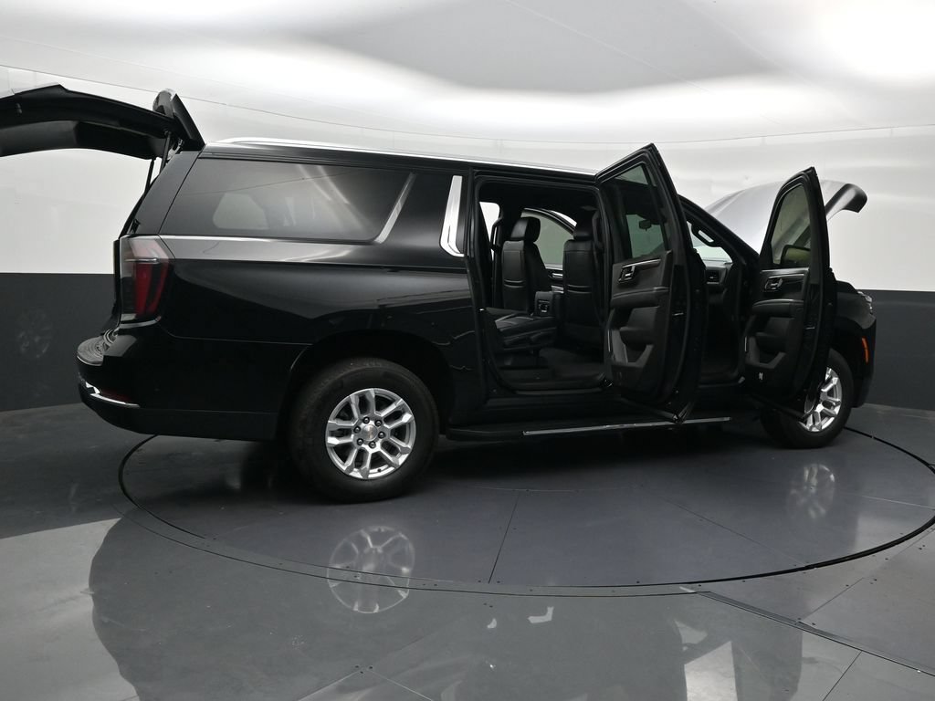 Used 2025 Chevrolet Suburban LS RWD image 33