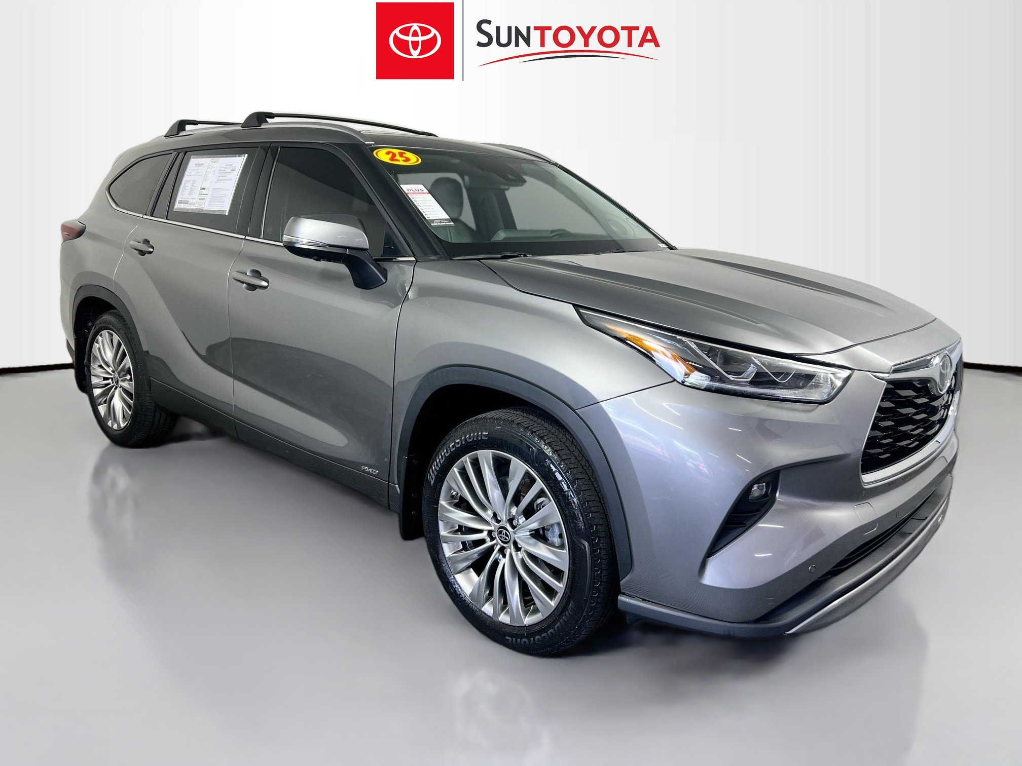 Used 2025 Toyota Highlander Platinum AWD/4WD image 1