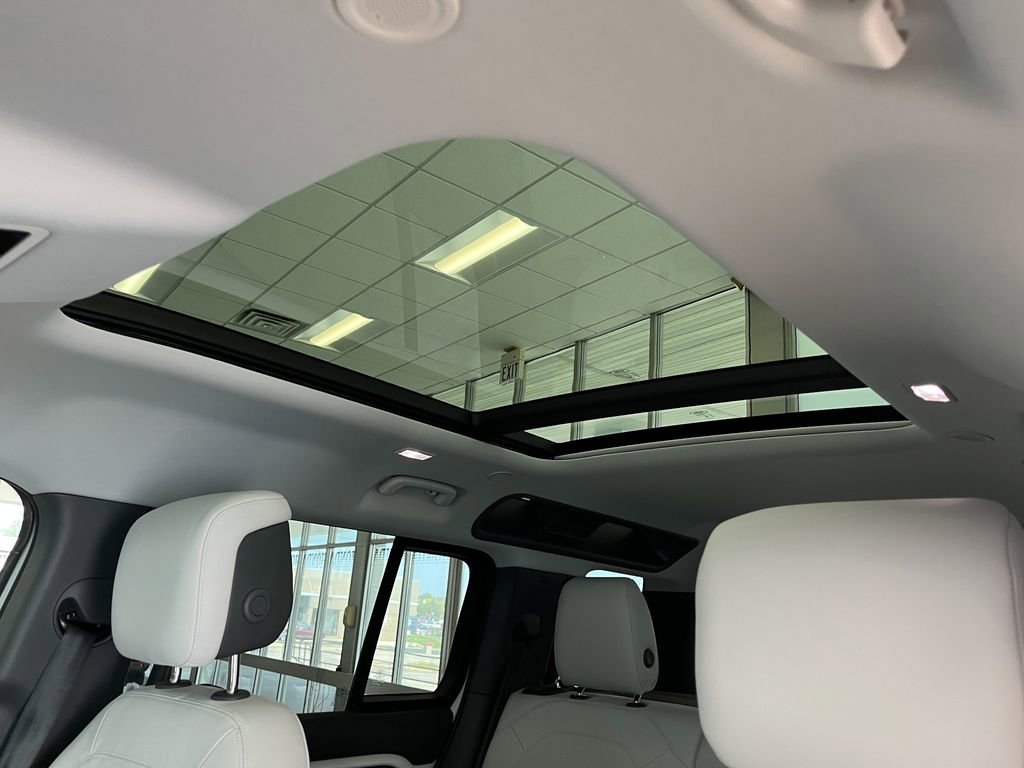 Used 2025 Land Rover Defender 110 S image 29