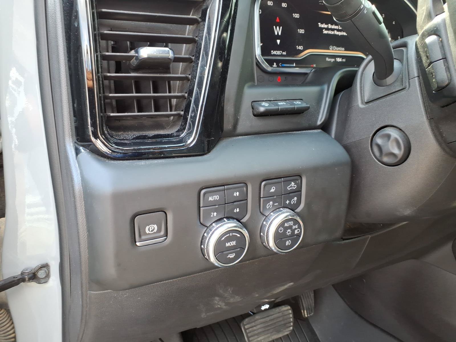 Used 2024 GMC Sierra 1500 AT4 w/ Technology Package AWD/4WD image 10