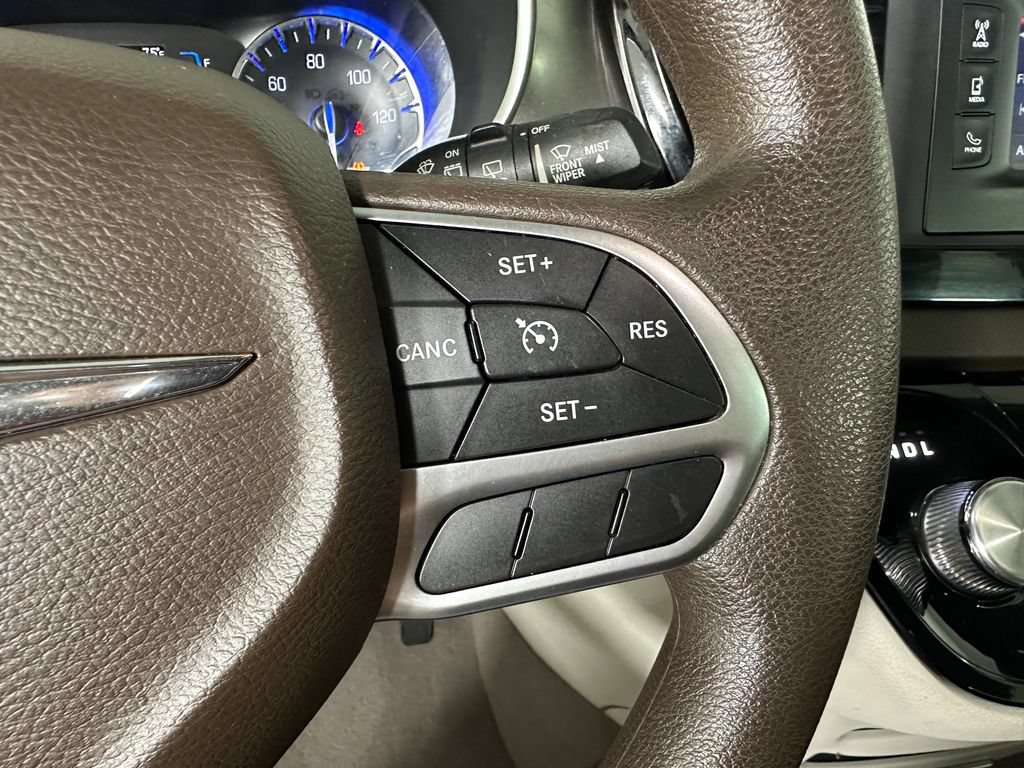 Used 2017 Chrysler Pacifica LX FWD image 12