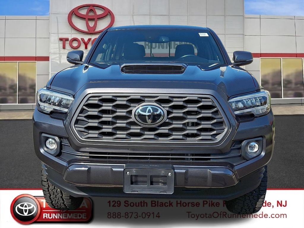 Used 2022 Toyota Tacoma TRD Sport AWD/4WD image 2