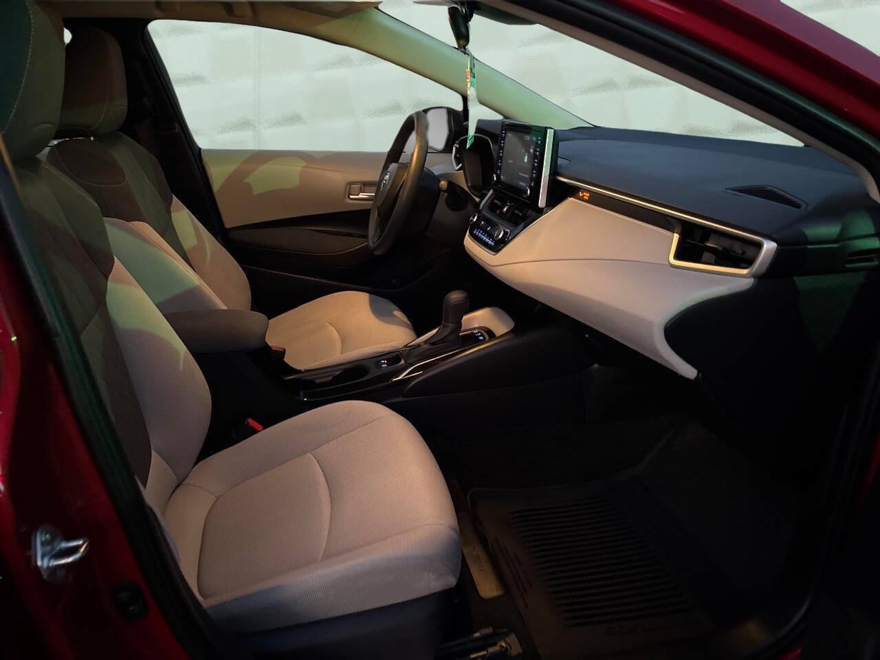 Used 2021 Toyota Corolla LE FWD image 13