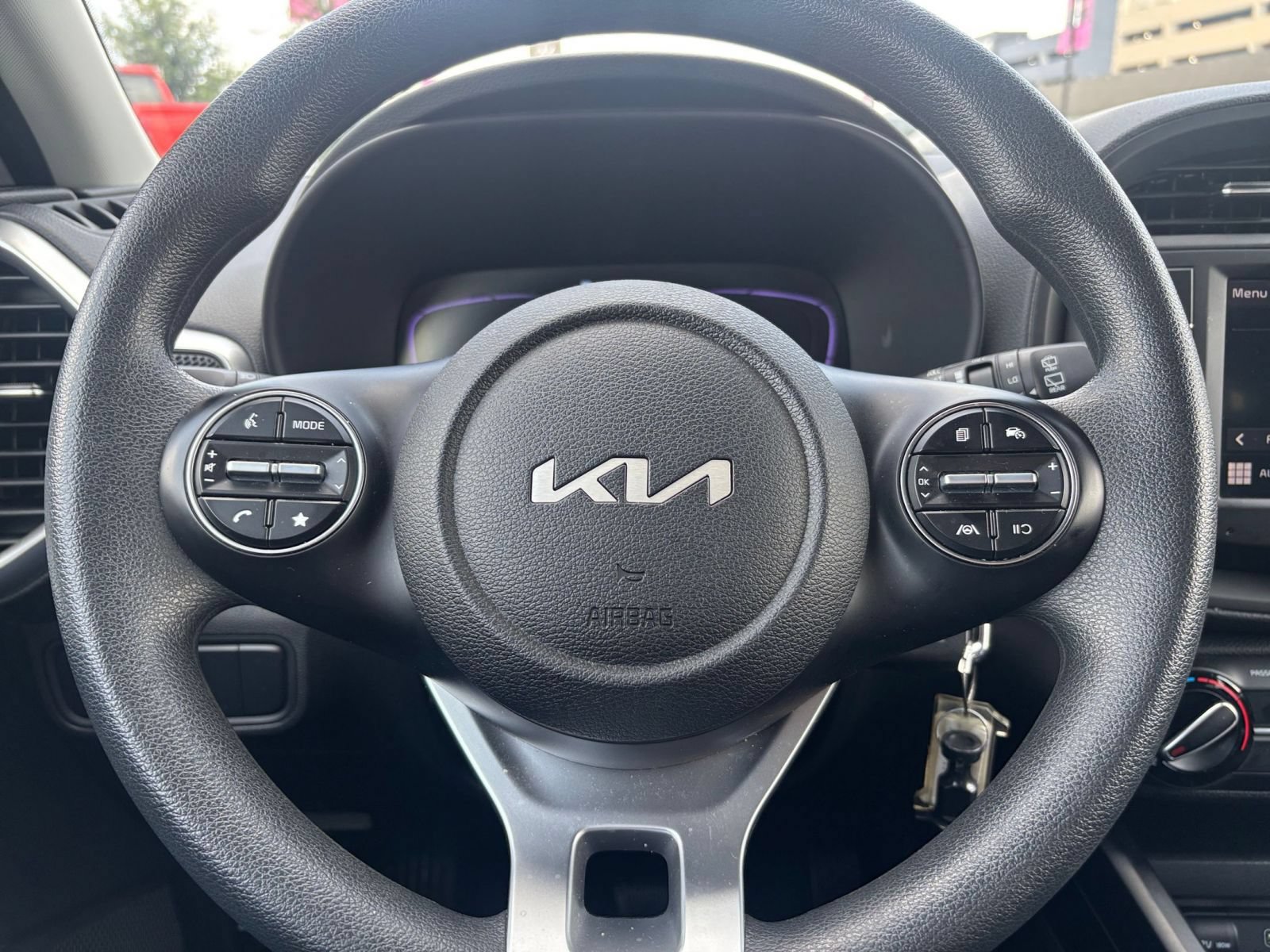 Used 2025 Kia Soul LX w/ LX Technology Package FWD image 25