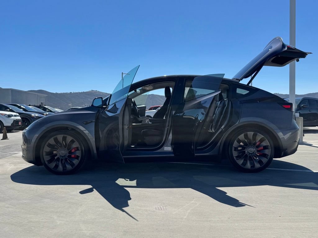 Used 2023 Tesla Model Y Performance AWD/4WD image 26