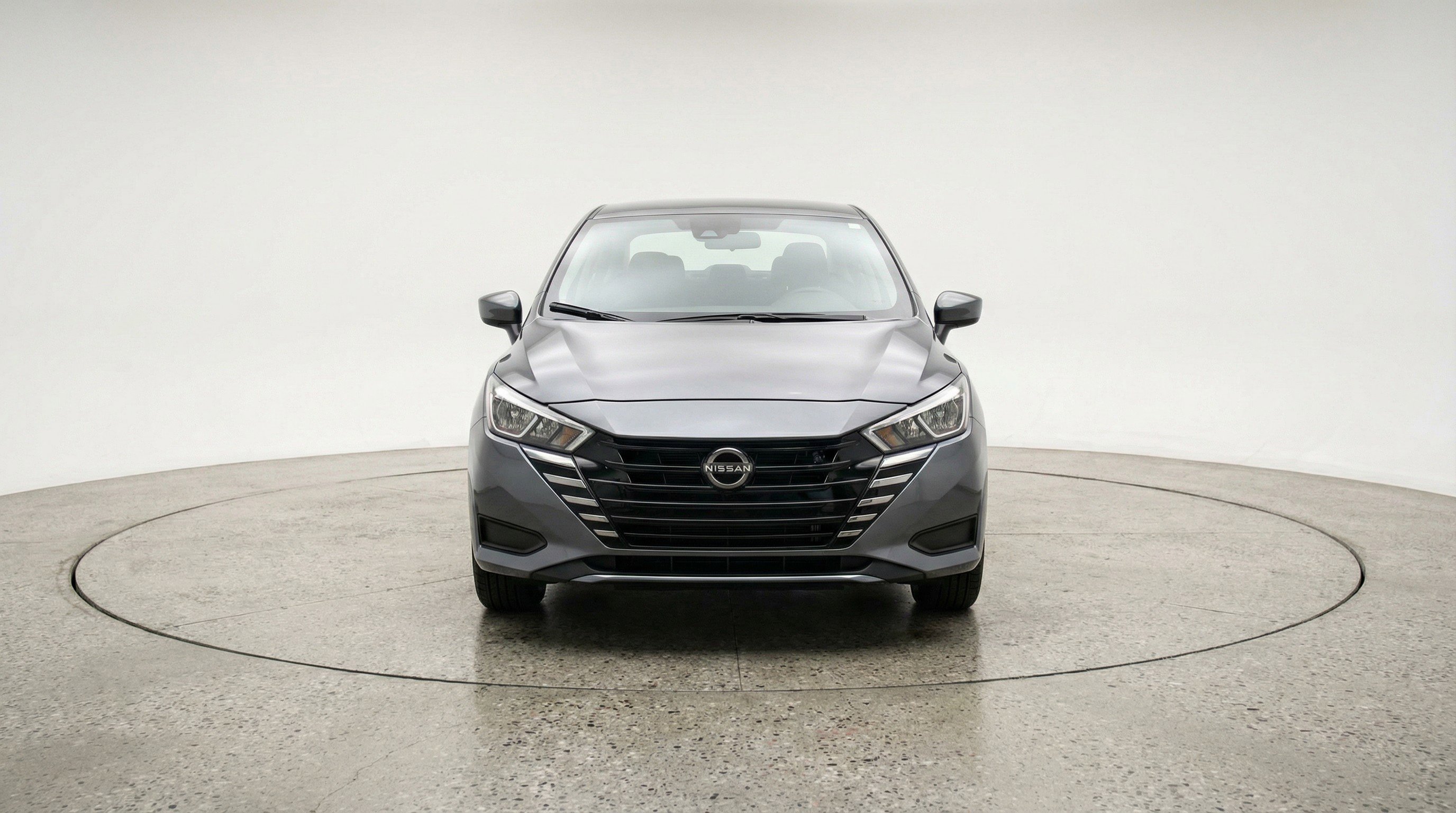 Used 2025 Nissan Versa SV image 2