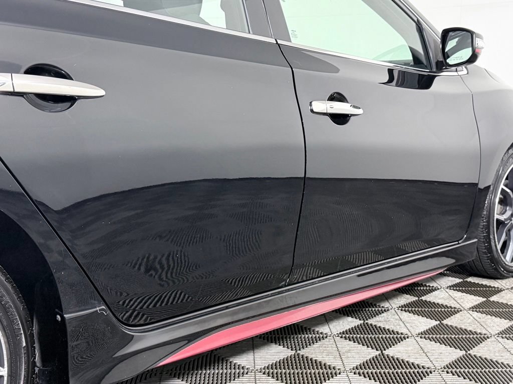 Used 2018 Nissan Sentra NISMO FWD image 9