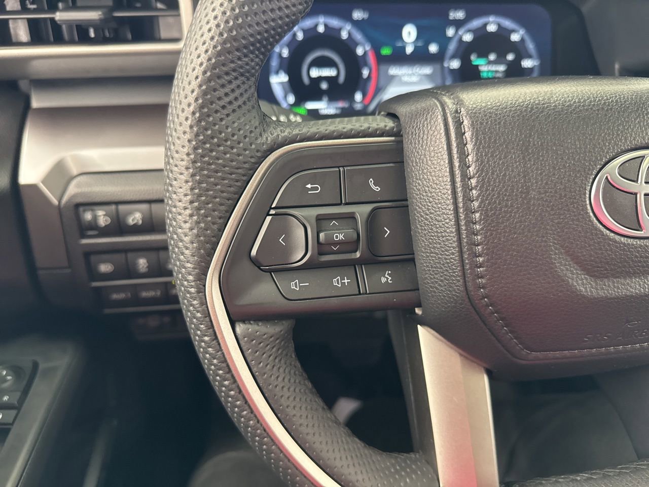 Certified 2025 Toyota Tacoma TRD Off-Road w/ TRD Off Road Upgrade Package image 19