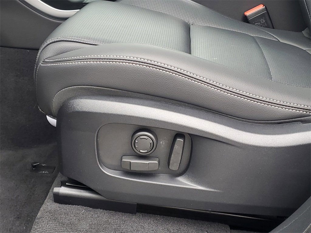 New 2025 Jaguar F-PACE R-Dynamic S image 12