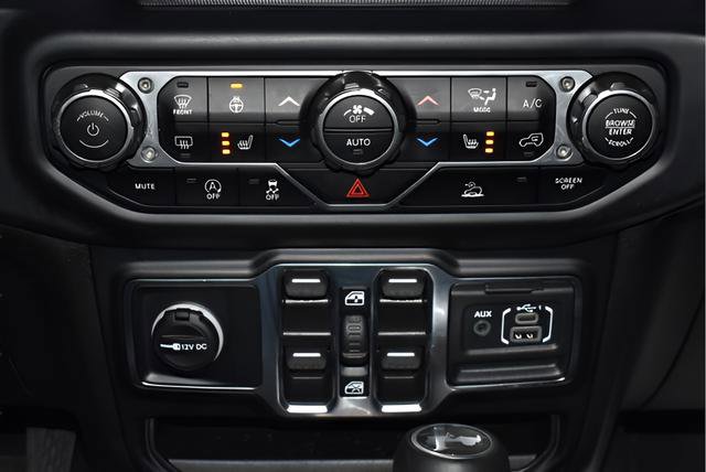 Used 2023 Jeep Wrangler Unlimited Sahara w/ Cold Weather Group AWD/4WD image 14