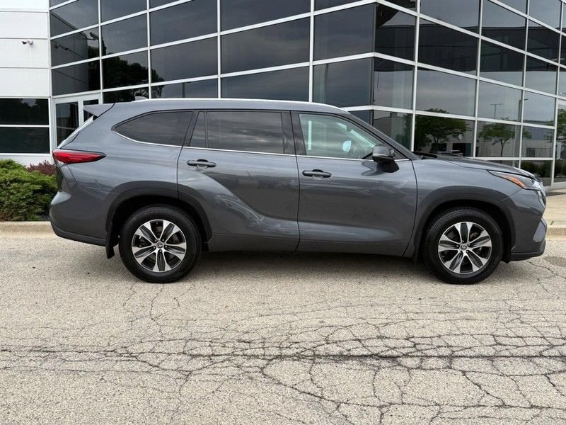 Used 2021 Toyota Highlander XLE AWD/4WD video 2