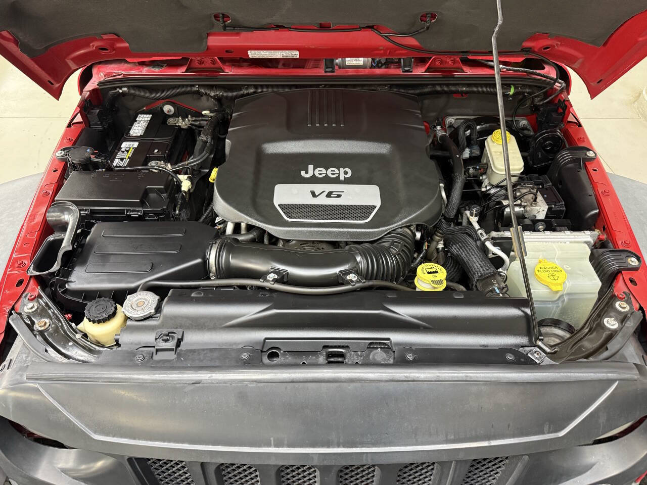 Used 2014 Jeep Wrangler Rubicon w/ Power Convenience Group AWD/4WD image 7