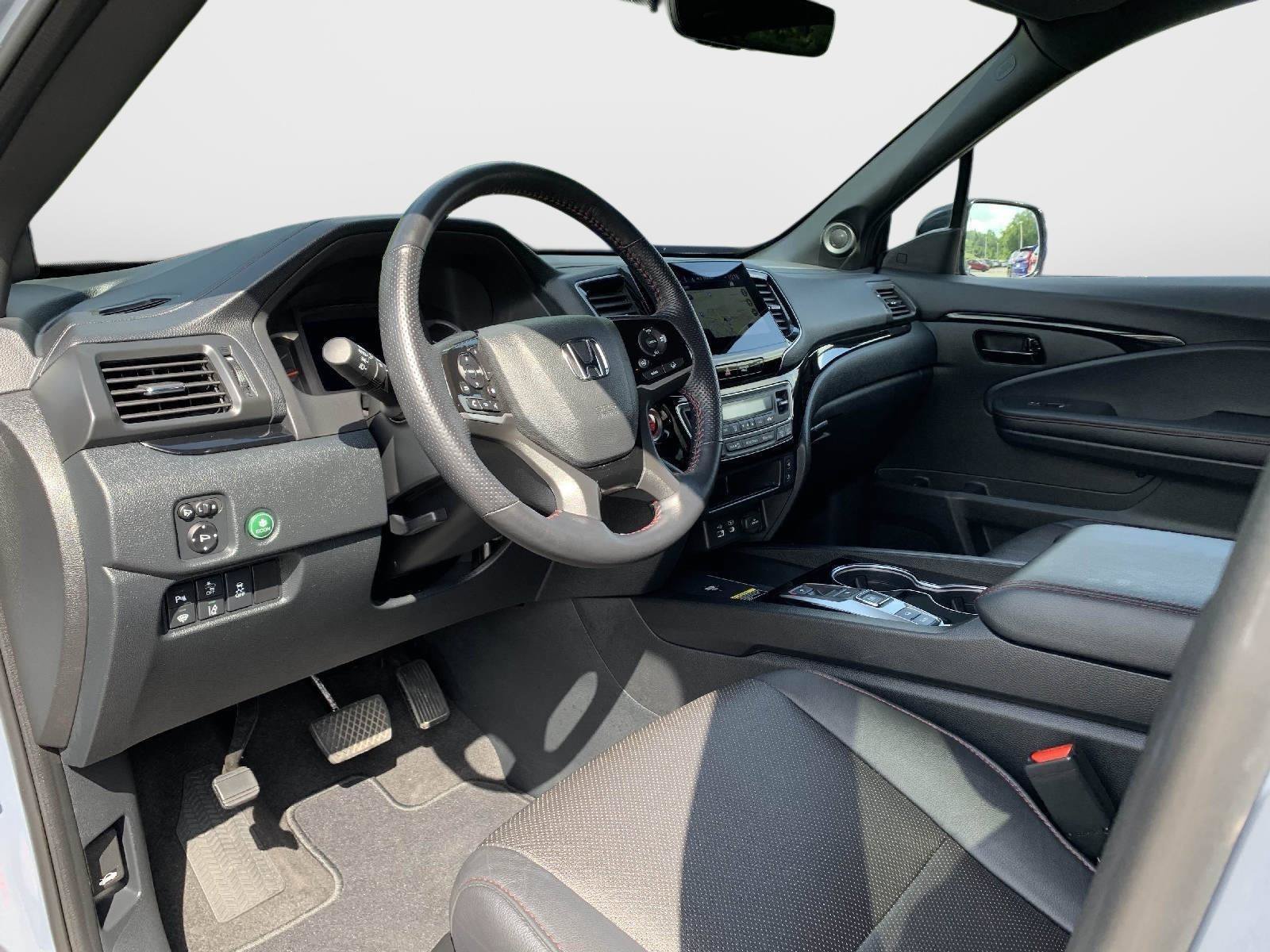 Certified 2024 Honda Passport Black Edition image 32