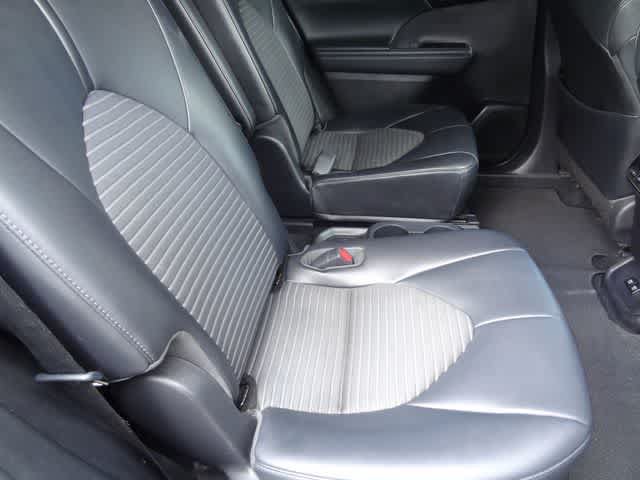 Used 2021 Toyota Highlander XSE FWD image 13