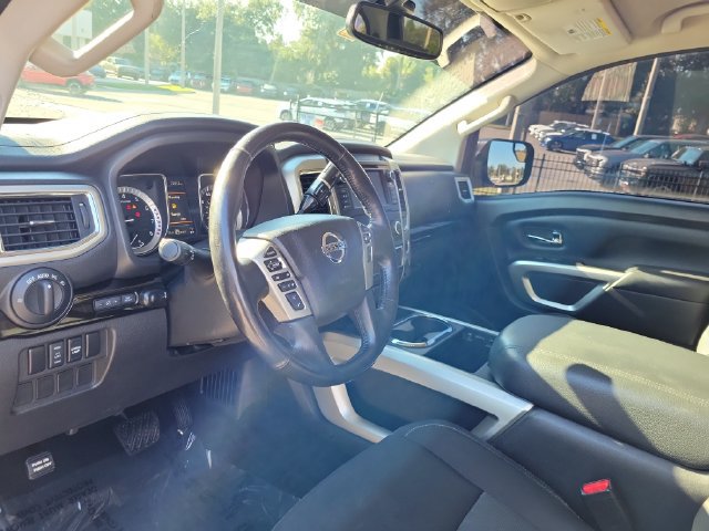Used 2019 Nissan Titan SV w/ SV Convenience Package AWD/4WD image 16