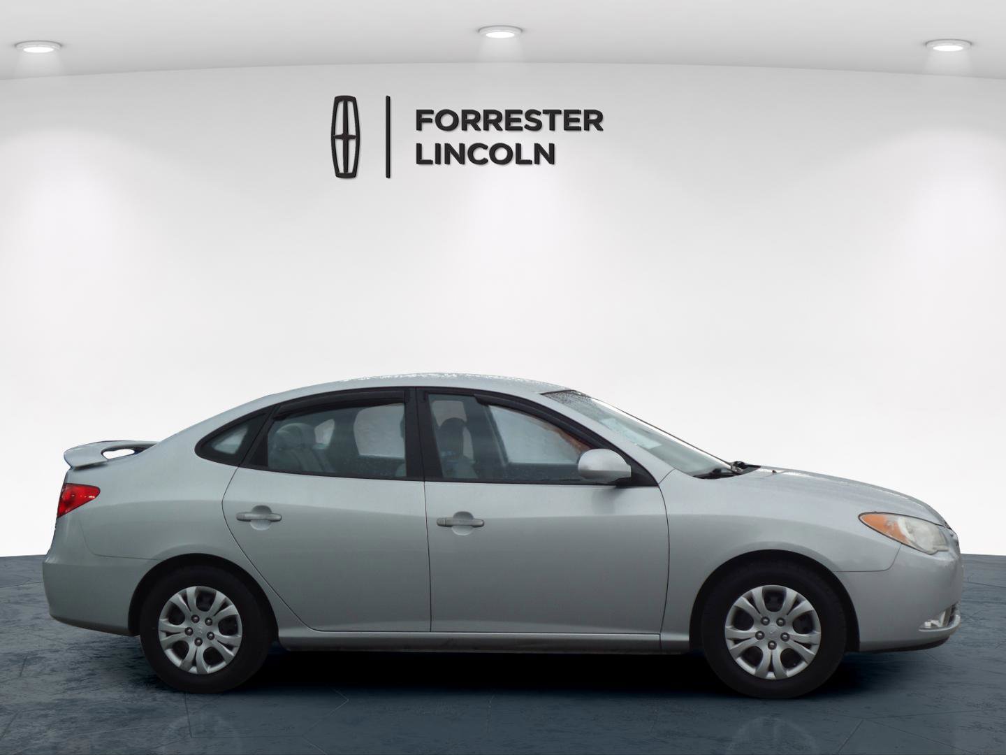 Used 2010 Hyundai Elantra GLS FWD image 2