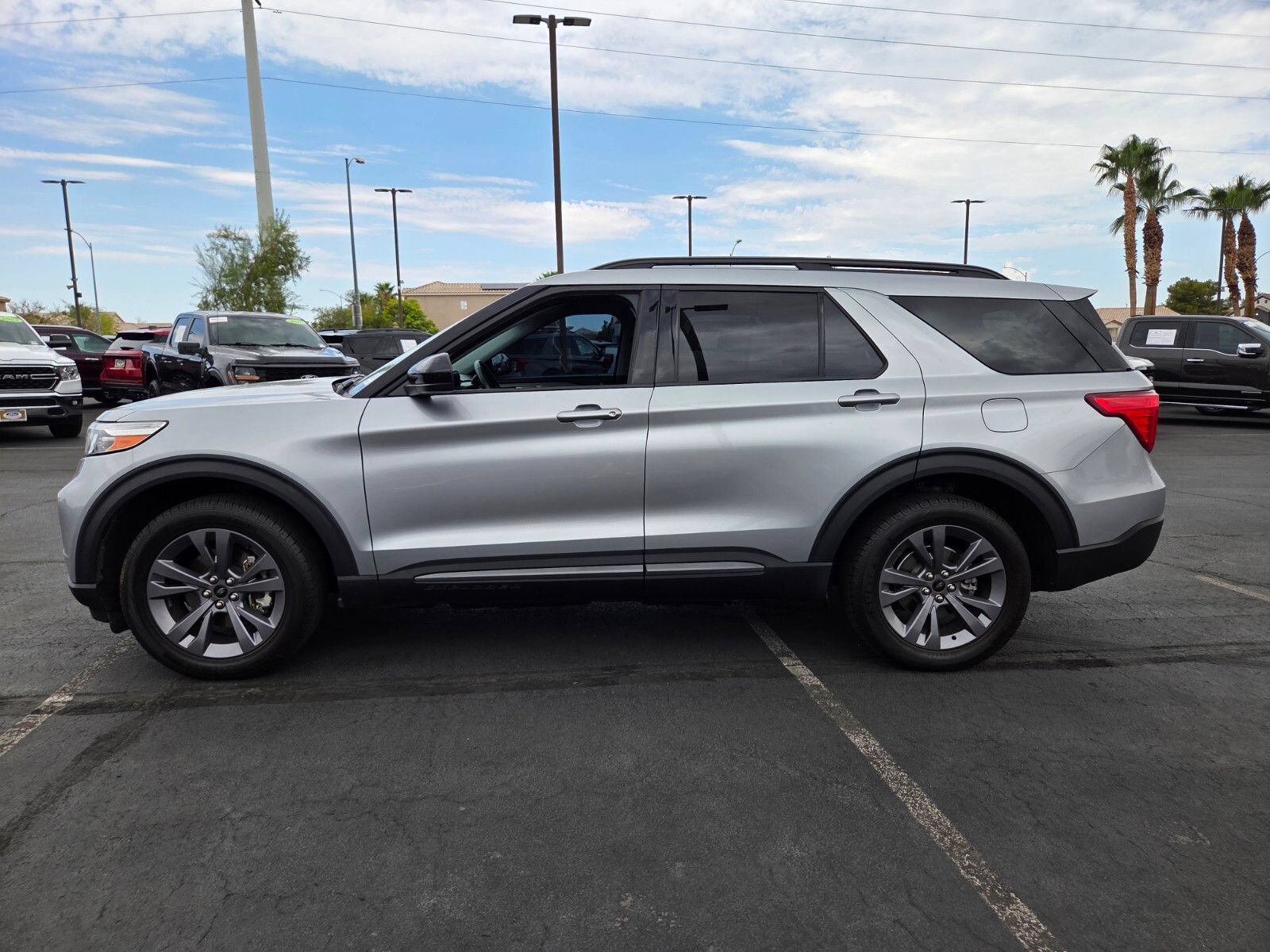 Certified 2022 Ford Explorer XLT w/ Equipment Group 202A AWD/4WD image 3