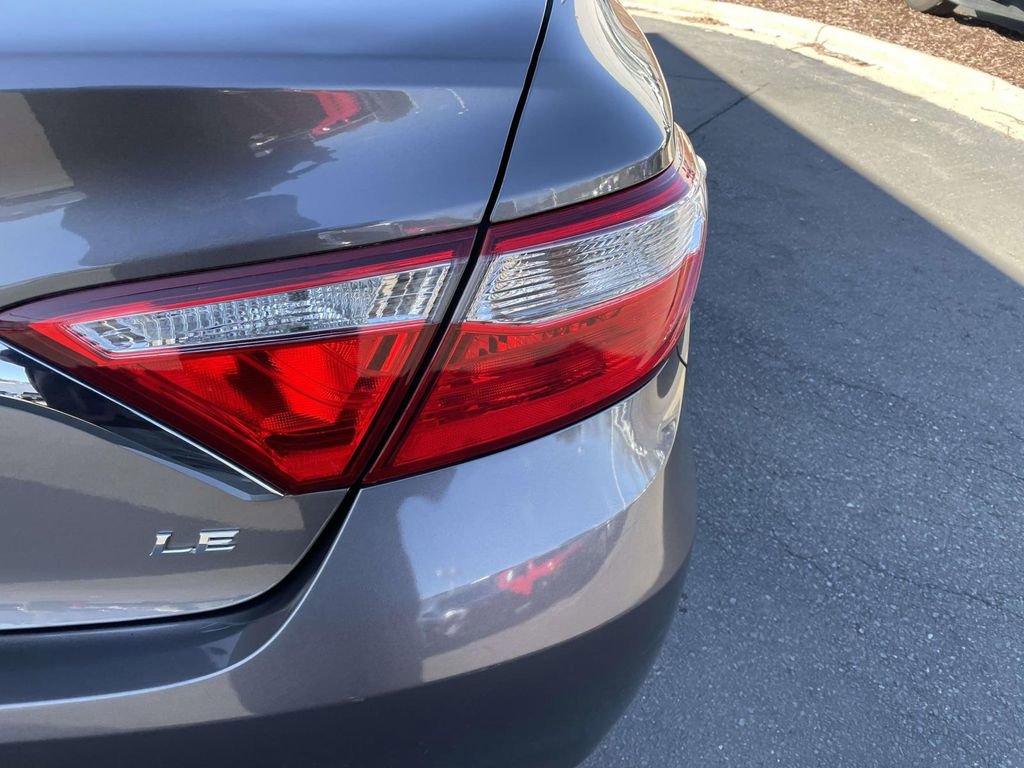 Used 2015 Toyota Camry LE image 17