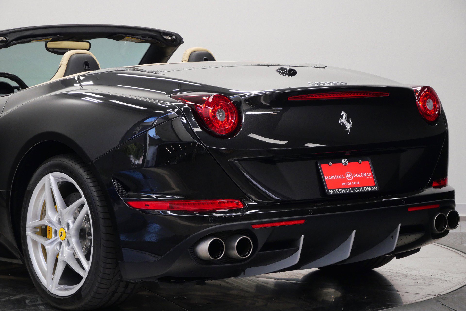 Used 2015 Ferrari California T RWD image 47