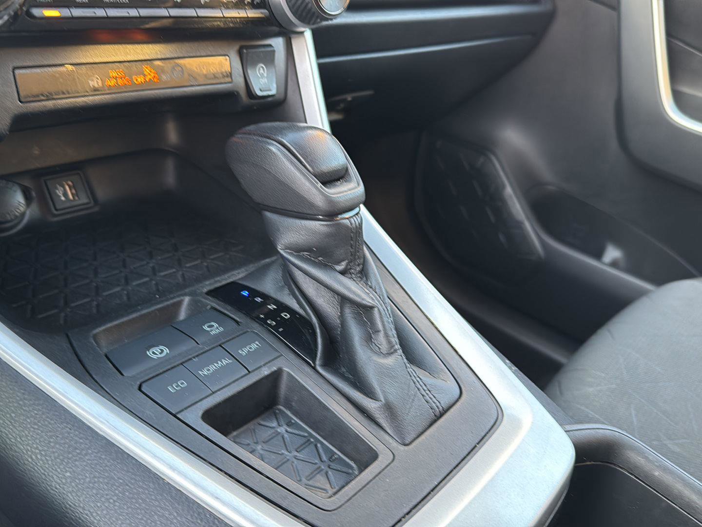 Certified 2023 Toyota RAV4 XLE FWD image 24